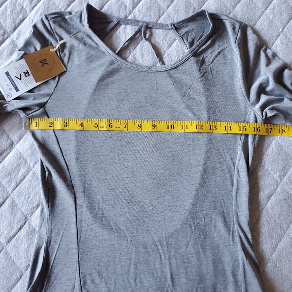 Kora Open Back Gray Top Small NWT - Picture 8 of 9